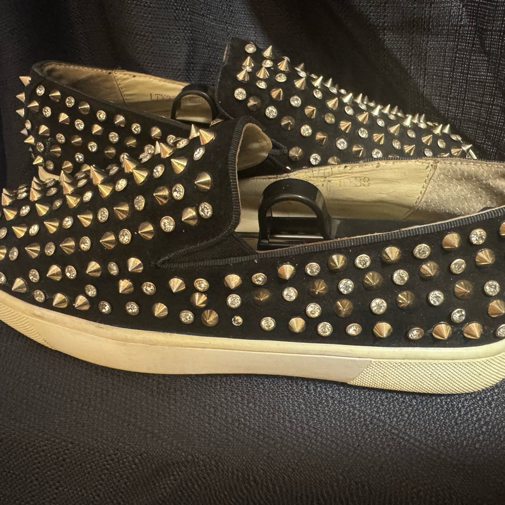 Christian Louboutin Studded Red and Cream Sole - Picture 4 of 6